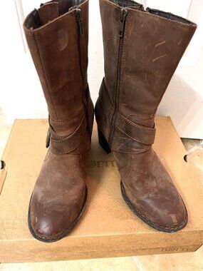 Born mid-calf boots, brown suede leather, size 10
